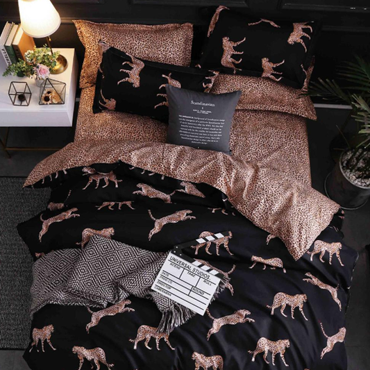 Lenjerie de pat 2 Persoane din bumbac satinat cu 4 piese Neagra Aurie cu Leoparzi